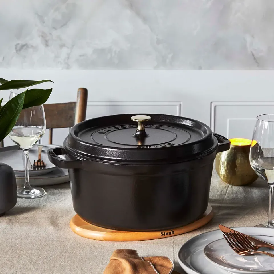 Cast Iron Casserole Pots^STAUB round casserole dish 6.7 l, Black