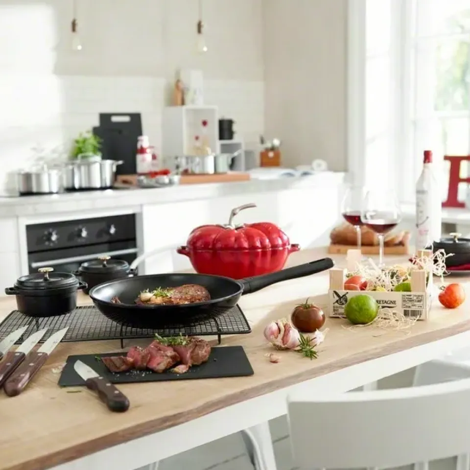 Hot STAUB tomato casserole dish 2.9 l, Red