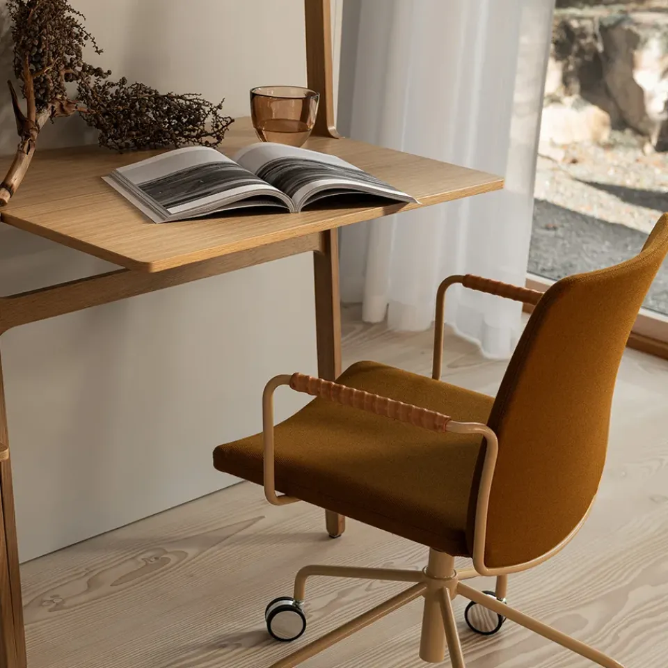 Office Chairs^Swedese Stella office chair can be raised/lowered with tilt, Leather elmosoft 99999 , chrome stand, flexible back Black