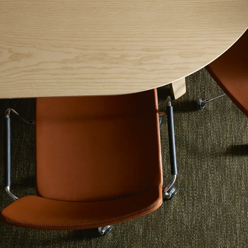 Office Chairs^Swedese Stella office chair can be raised/lowered with tilt, Leather elmosoft 99999 , chrome stand, leather-covered armrests, flexible back Black