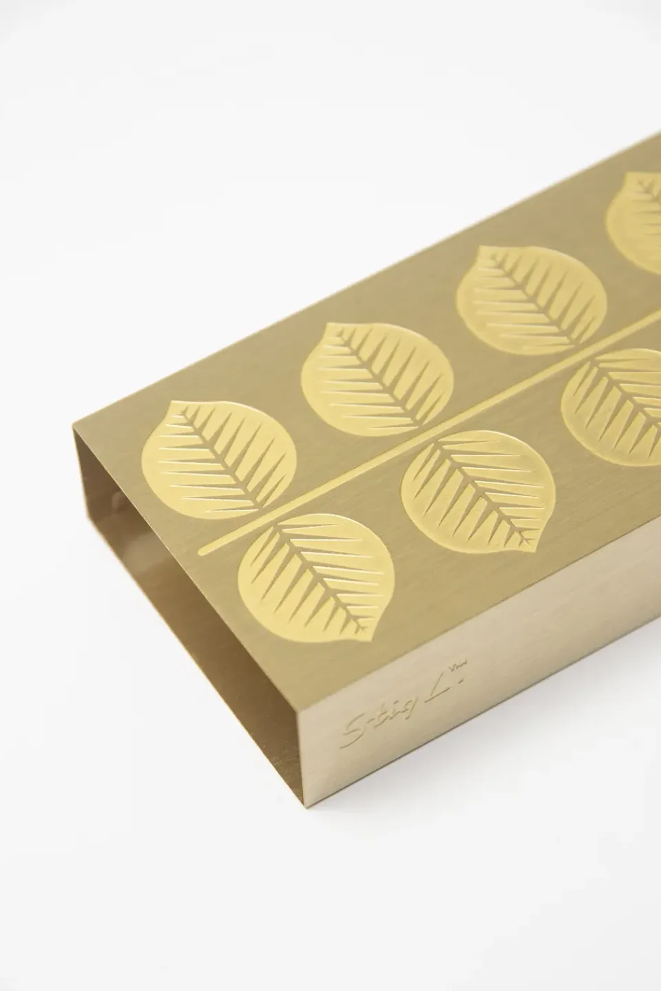 Online Pluto Design Stig L Berså matchbox 6,8x12 cm, Gold Gold-coloured