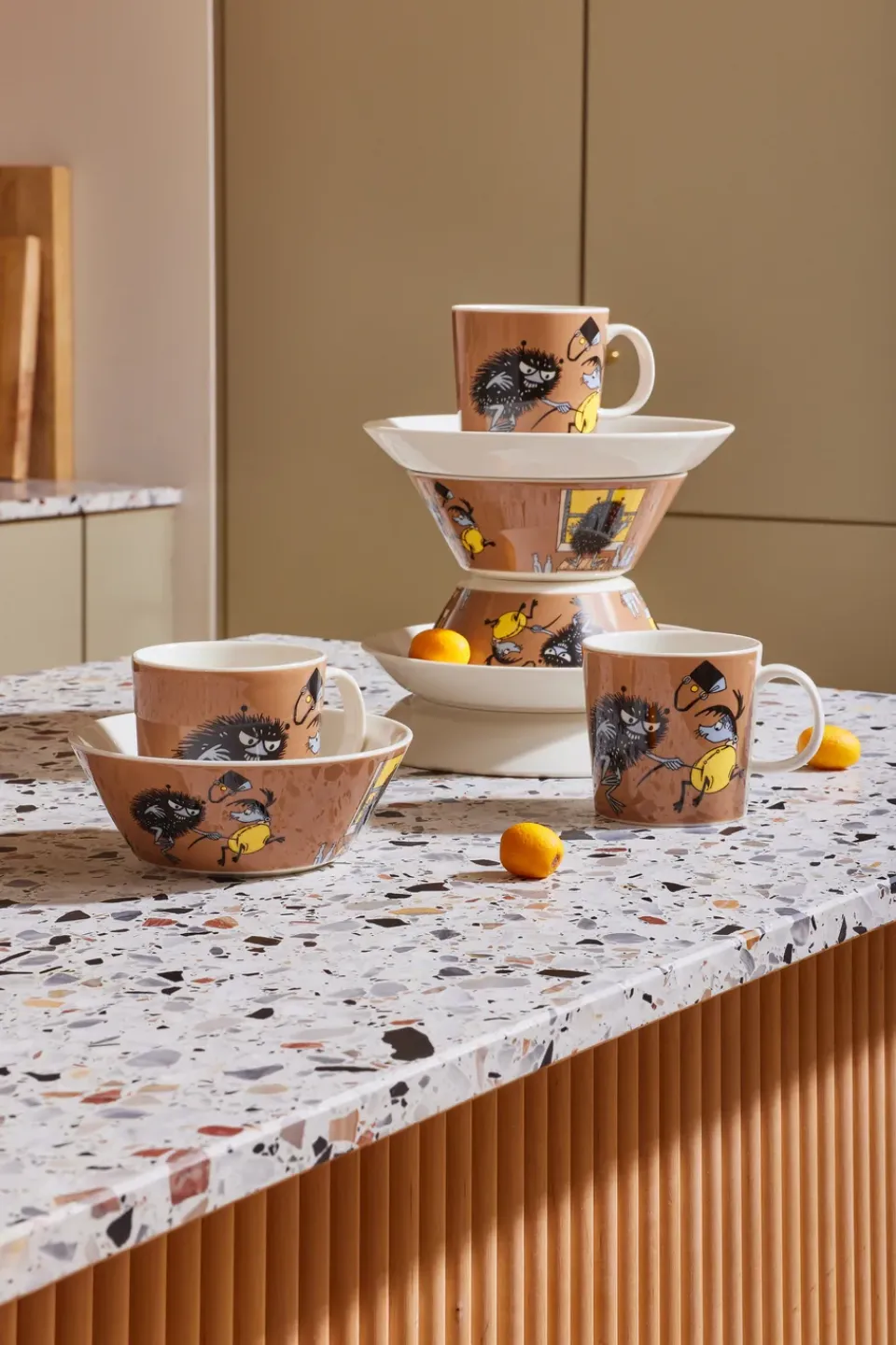 Best Moomin Arabia Stinky in action Moomin mug, Brown