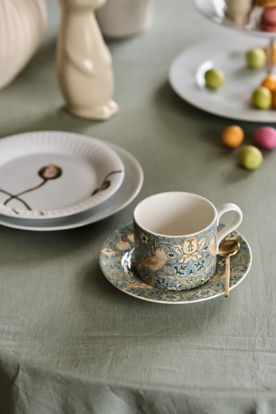 Spode Strawberry Thief teacup with saucer 28 cl, Multi