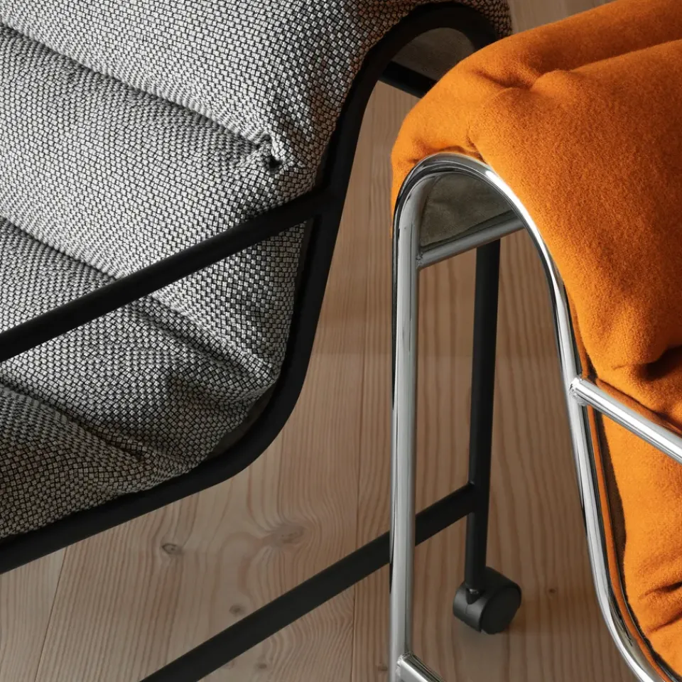 Armchairs & Footstools^Lammhults Sunny armchair with armrests, Mauro Putty-chrome frame with wheels BeigeSilver-coloured