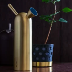 KLONG Svante watering can, brass Gold-coloured