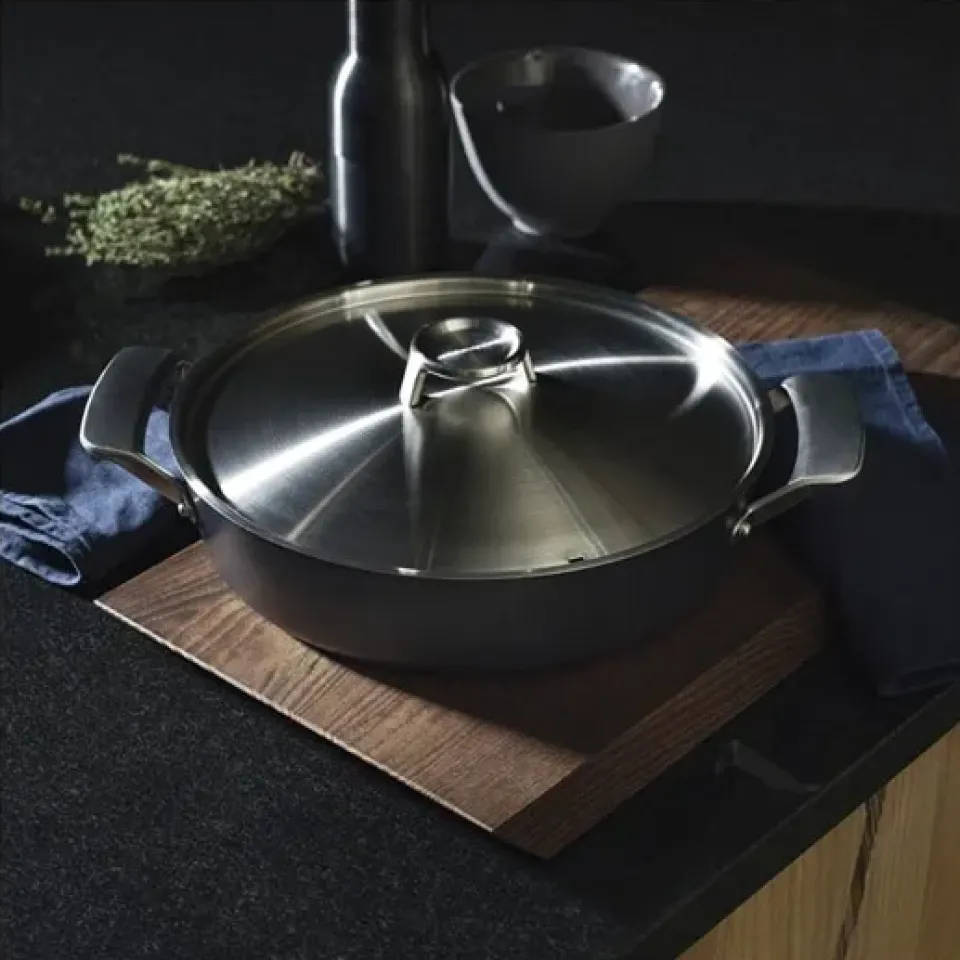 Oven Dishes^Fiskars Taiten oven pan with lid, 28 cm Black