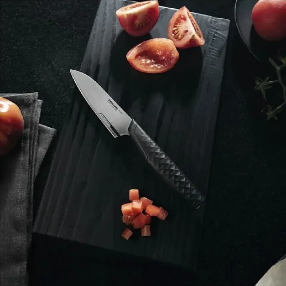 Fiskars Taiten peeling knife, 10 cm Silver-colouredBlack