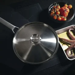 Online Fiskars Taiten saucepan with lid, 26 cm Black