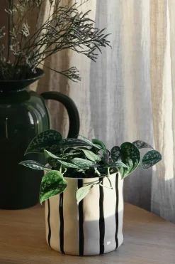 Discount Scandi Living Thrive flowerpot Ø16 cm, White-black WhiteBlack