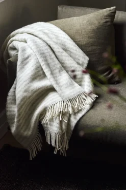Discount Scandi Living Tidal wool throw 130x180 cm, Light Grey
