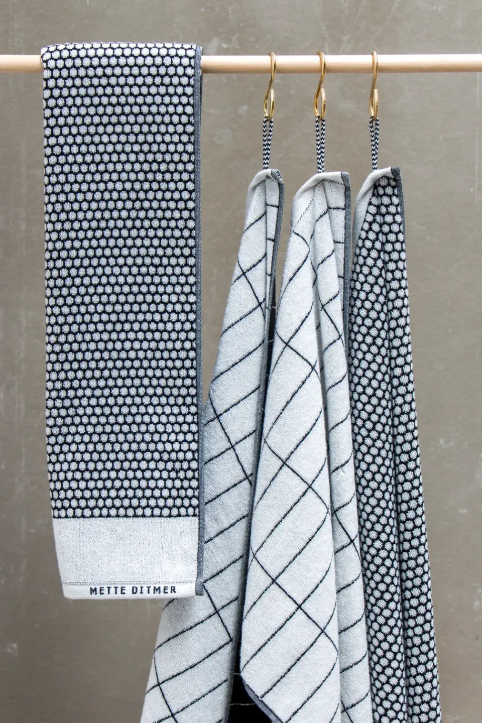Mette Ditmer Tile Stone guest towel 38x60 cm 2 pack, Black-Off-white WhiteBlack