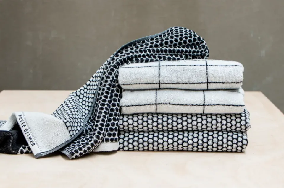 Mette Ditmer Tile Stone guest towel 38x60 cm 2 pack, Black-Off-white WhiteBlack
