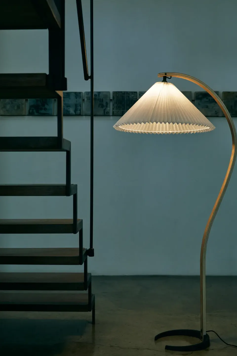 Reading Lamps|Children's Lamps^GUBI Timberline floor lamp, Oak-birch-white BeigeWhite