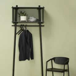 Woud Tojbox hanger, lacquered oak Black