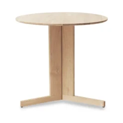 Outlet Form & Refine Trefoil dining table Ø75 cm, White oak Beige