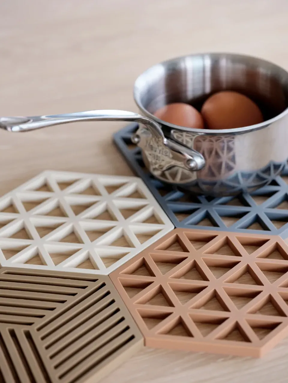 Online Zone Denmark Triangle trivet, Light Terracotta Red