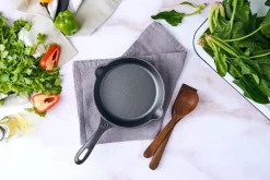 Online Victoria cast iron frying pan pre-seasoned, Ø16 cm Black