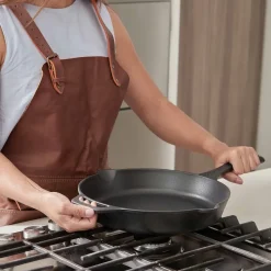 Cast Iron Pans^Victoria cast iron frying pan pre-seasoned, Ø30 cm Black