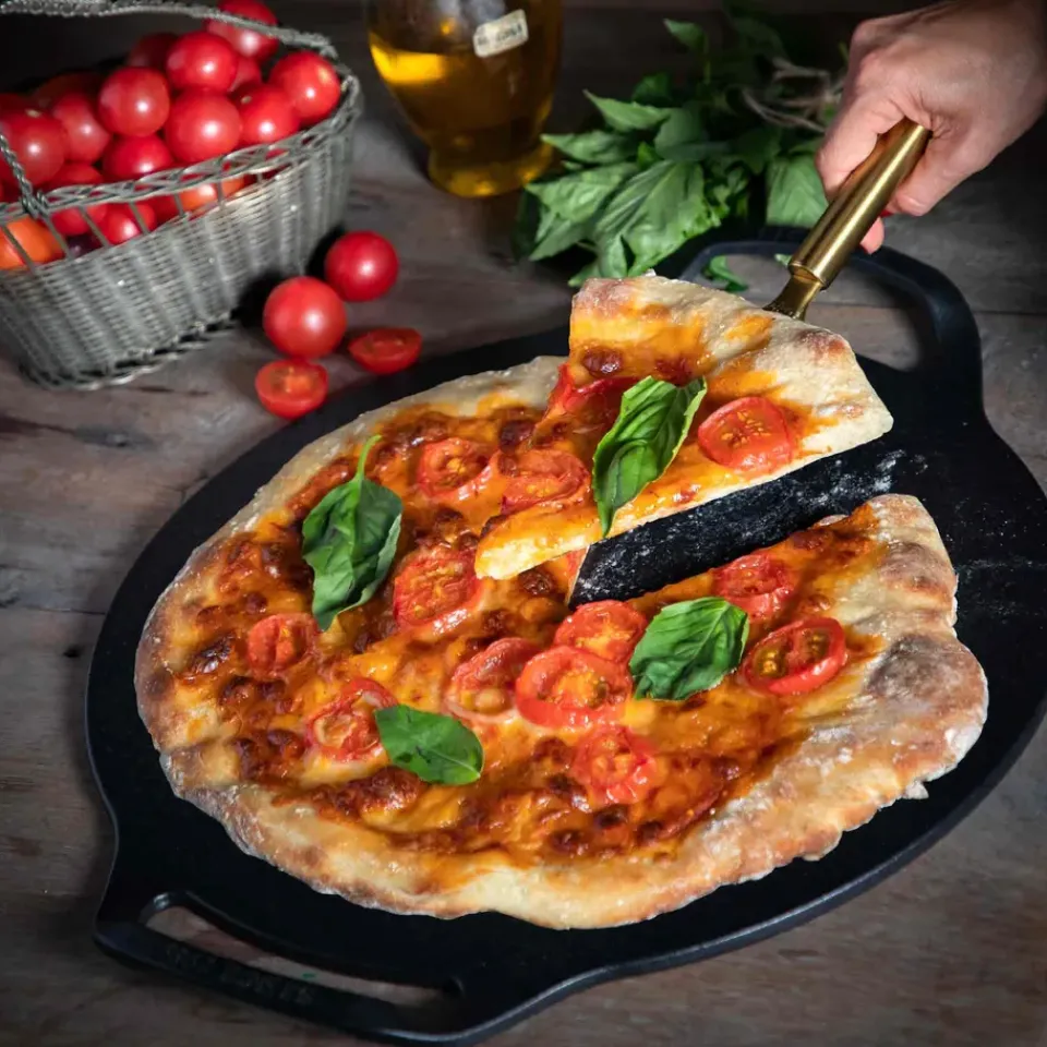 Baking & Pizza Stones^Victoria pizza stone Ø38 cm, Black