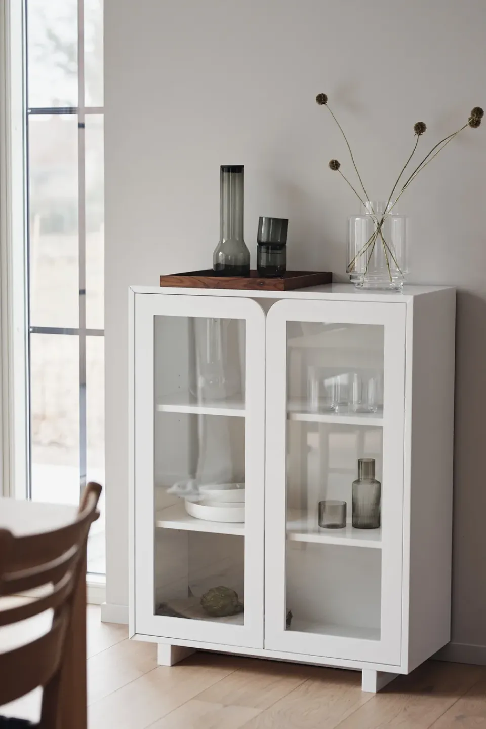 Clearance 1898 Vidja low display cabinet, White
