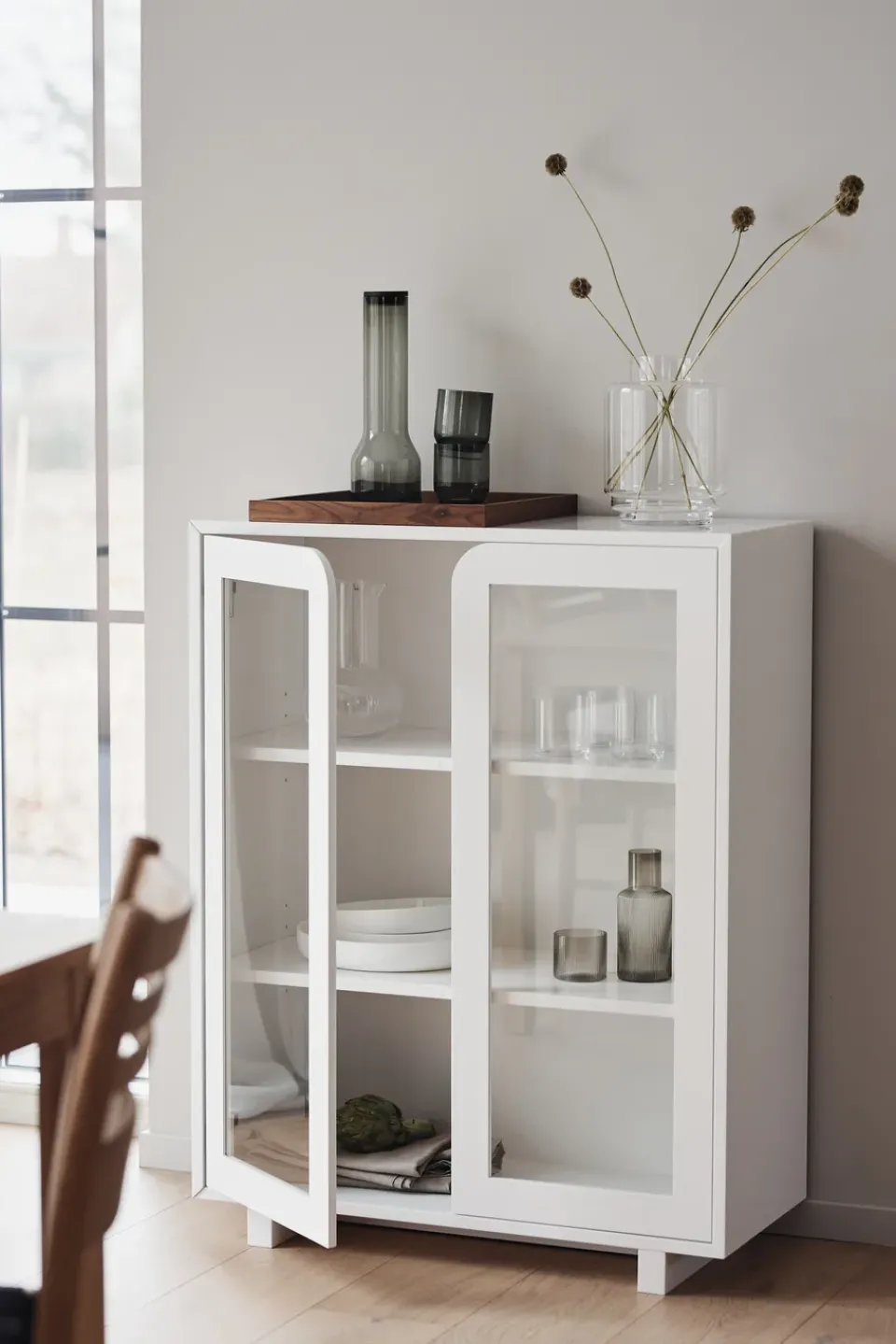 Clearance 1898 Vidja low display cabinet, White