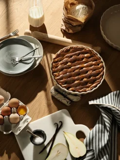 Online Broste Copenhagen Vig pie dish Ø25 cm, Beige