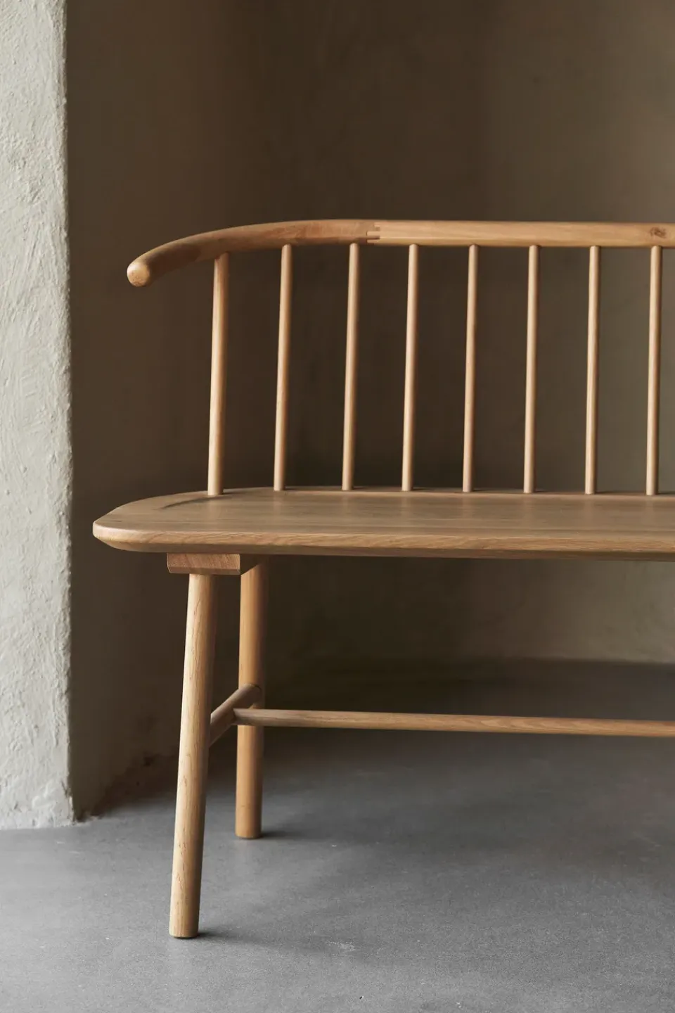 Online NJRD VIOR bench with backrest, Lacquered oak Beige