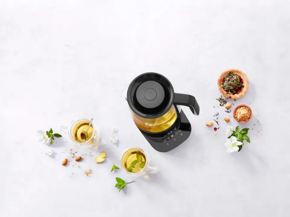 Electric Kettles^Zwilling electric kettle and tea strainer 1.7 L, Black